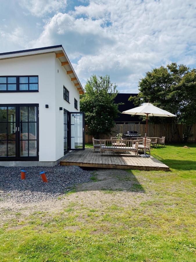 Guesthouse, Not Even A Minute Walk To The Ocean Kullavik Exterior foto